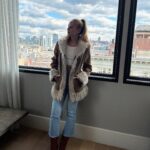 Danika Yarosh Instagram - ☁️🧸🏙️🤎🍂🚖 @11_howard