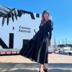 Daphné Bürki Instagram – Jour 9, ressenti 42 @festivaldecannes 
Point look. Point barre. Point Cancanes

« Cannes Festival » 19h/21h sur @cultureboxftv 

Je vous embrasse 💋

1. Robe @cfcl_official 
Shoes @vandanovak_official 
Bijou @zylberstein_ 

2. Veste @louisgabrielnouchi 
Top @soniarykiel  Jean @maxmara  Bijoux @vann_jewellery 

3. Chemise @maxmara 
Pantalon @lavestelaveste 

4. Pantalon @bluemarbleparis  Chemise @louisgabrielnouchi 

5. Top @cfcl_official  Jean @maxmara  Sac @soniarykiel 

Beauty @saikofficiel 
Hair @dessangeparis 
📷 parnter mode @capucine.cbc