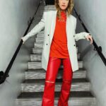 Daphné Bürki Instagram – Point Look. Point Barre. Au fond du studio! À votre demande! #culturebox #culturemode #aprestout 

Je vous embrasse fort 

1. Total look @thefrankieshop  shoes @adieushoes 
Bijou @lujparis 

2. Pull @thefrankieshop 
Pantalon @cfcl_official 
Shoes @adieushoes 

3. Veste/pantalon @yoox 
T-shirt @jadduuofficial 
Shoes @louboutinworld 
Bijou @lujparis 

4 et 5. Veste @thelabeledition 
Pantalon @bluemarbleparis 
Shoes @rogervivier 
Bracelet @jeannette__studio 

6. Top et gilet @studio_lafetiche 
Shoes @laurencedacadeparis 

7. Ensemble @heimstone 
Shoes @laurencedacadeparis 

8, 9 et 10. Pull @surpriseparis 
Pantalon @essentielantwerp 
Shoes @mango 
Boucle d’oreille @saison1865 
Collier @lamomebijou 
Sac @cahuparis 

📷 et Partner mode @capucine.cbc 
Beauty @annabelgrangere @celineregnard_makeup @alicedechavanne 
Hair @manuecoiff