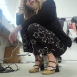 Daphné Bürki Instagram – Point Look. Point Barre. Au fond du studio! À votre demande! #culturebox #culturemode #aprestout 

Je vous embrasse fort 

1. Total look @thefrankieshop  shoes @adieushoes 
Bijou @lujparis 

2. Pull @thefrankieshop 
Pantalon @cfcl_official 
Shoes @adieushoes 

3. Veste/pantalon @yoox 
T-shirt @jadduuofficial 
Shoes @louboutinworld 
Bijou @lujparis 

4 et 5. Veste @thelabeledition 
Pantalon @bluemarbleparis 
Shoes @rogervivier 
Bracelet @jeannette__studio 

6. Top et gilet @studio_lafetiche 
Shoes @laurencedacadeparis 

7. Ensemble @heimstone 
Shoes @laurencedacadeparis 

8, 9 et 10. Pull @surpriseparis 
Pantalon @essentielantwerp 
Shoes @mango 
Boucle d’oreille @saison1865 
Collier @lamomebijou 
Sac @cahuparis 

📷 et Partner mode @capucine.cbc 
Beauty @annabelgrangere @celineregnard_makeup @alicedechavanne 
Hair @manuecoiff