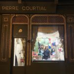 Daphné Bürki Instagram - Je passais devant la vitrine en reluquant les couvre-chefs comme des bonbons, je n’ai pas été déçu! Et hop, un coup de cœur pour les casquettes et la savoir faire de @pierre_courtial 🧢 #savoirfaire #madeinfrance #casquette