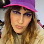 Daphné Bürki Instagram - Je passais devant la vitrine en reluquant les couvre-chefs comme des bonbons, je n’ai pas été déçu! Et hop, un coup de cœur pour les casquettes et la savoir faire de @pierre_courtial 🧢 #savoirfaire #madeinfrance #casquette