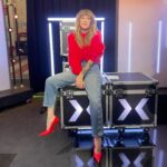 Daphné Bürki Instagram - Bons baisers de @cultureboxlemission 💋 Look Pull @surpriseparis Jean @ganni Shoes @sportmax Beauty @alicedechavanne Hair @manuecoiff 📷 style @capucine.cbc