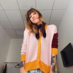 Daphné Bürki Instagram - Point Look. Point Barre. Point « long time »!! À votre demande! Je vous embrasse 🎈 #cultureboxlemission #culturemode #aprestout 1- T-shirt @souvenirmachine Jean @gant Ceinture @maisonboinet Collier @zagbijoux 2- manteau @amiparis 3- chemise @victoriatomasofficial Jean @essentielantwerp Shoes @laurencedacadeparis Bijoux @marcdelocheofficiel 4- costume @thefrankieshop 5- chemise @victoriatomasofficial Pantalon @yoox Shoes @nomasei_official Boucle d’oreille @marcdelocheofficiel 6- blouson @feteimperiale T-shirt @victoriatomasofficial Pantalon @amiparis Shoes @nomasei_official 7- pull @marni chez @lullisurlatoile Jean @gant 8- ensemble @ouest.world Shoes @laurencedacadeparis Bijou @okan__studio 9- veste @thefrankieshop Chemise @laurencebras Pantalon @meta_campania_collective 📷 and my parnter mode @capucine.cbc Beauty @annabelgrangere @celineregnard_makeup @alicedechavanne Hair @manuecoiff