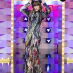 Daphné Bürki Instagram - C’est repartiiii! 🏁 La grande première de #DragRaceFrance saison 3 c’est vendredi 31 mai dès 19h sur la plateforme @france.tv et à partir de 22h55 sur @france.2tv ! Retour en famille avec @thenickydoll et @kiddysmile et les ami.e.s @jeniferofficiel et @charlesdevilmorin Point Look. Point Barre !!! Robe Drama 🖤 @oliviertheyskens (FAN! MERCI Oliver) Coiffe Bibi joli @maisonmichel Beauty par l’unique @marieke_thibaut pour @maccosmeticsfrance Hair @la_bonnemaison avec @hairluxuryparis Partner @capucine.cbc