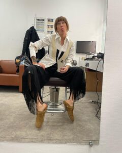 Daphné Bürki Instagram - Point Look. Point Barre. Point slip pour 2024 À votre demande! Qui porte la culotte alors?! #culturebox #culturemode #aprestout 1-chemise @valentinewitmeurlab Culotte @mango Collant @etam Shoes @martinez 2-chemise @rohe_frames Corset @louisemarcaud Pantalon @victoriatomasofficial Shoes @socque_paris Bijoux @daphine 3-ensemble @valentinewitmeurlab Shoes @mango Bijoux @zagbijoux 4-ensemble @stouls.paris Shoes @mango 5-ensemble @essentielantwerp Shoes @louboutinworld 6-ensemble @stouls.paris 📷 Partner mode @capucine.cbc Beauty @annabelgrangere @alicedechavanne Hair @manuecoiff