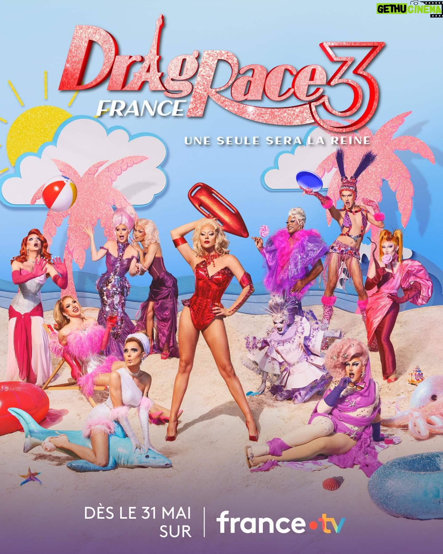 Daphné Bürki Instagram - SAFE PLACE EN VUE ✨⚓️ (je suis en retard mais je suis là 🫂) La saison 3 @dragrace_france démarre le 31 mai 2024 💙 On vous présente avec beaucoup d’amour (à la plage) les 10 nouvelles reines de Drag Race France saison 3 ! 😍 #AhouTchaTchaTcha #DragRaceFrance saison 3, bientôt sur la plateforme @france.tv et sur @francetelevisions 🏁 Point look. Point Barre. @jeanpaulgaultier archive au gouvernail Beauty @marieke_thibaut Hair @la_bonnemaison 📷 @ranobrac