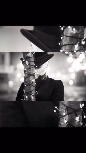 Daphne Guinness Instagram - 🤍✨⚡️💫🍀💕🦂
#Flashback #TheLongNow #OptimistInBlack