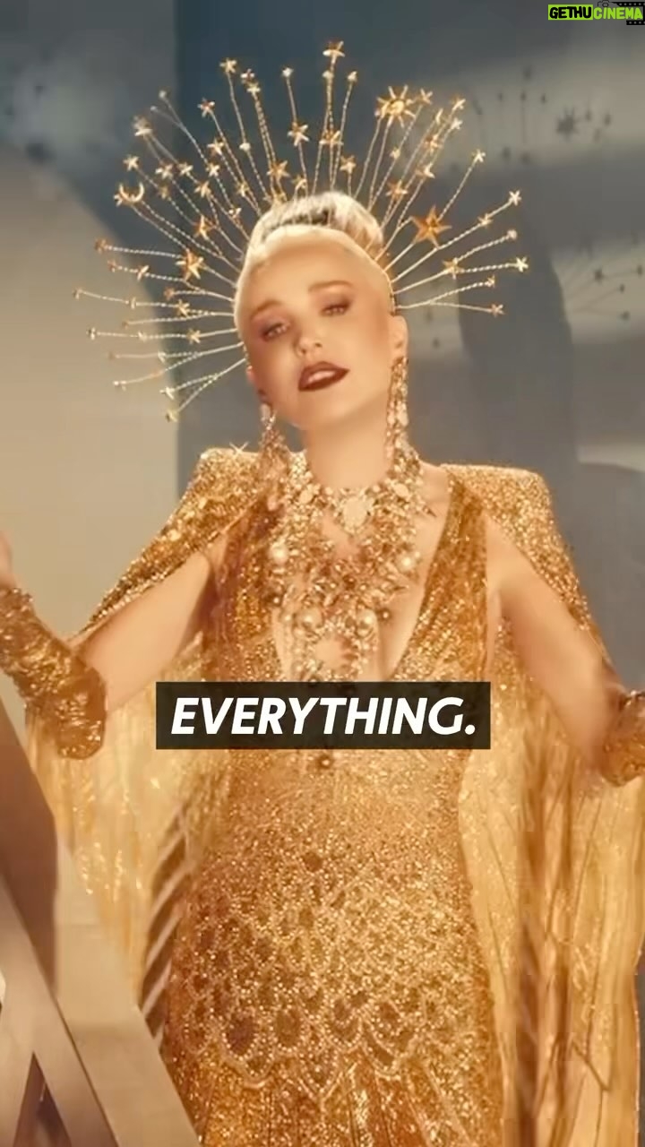 Daphne Guinness Instagram - Art is conversation that transcends borders. Music is my medium.