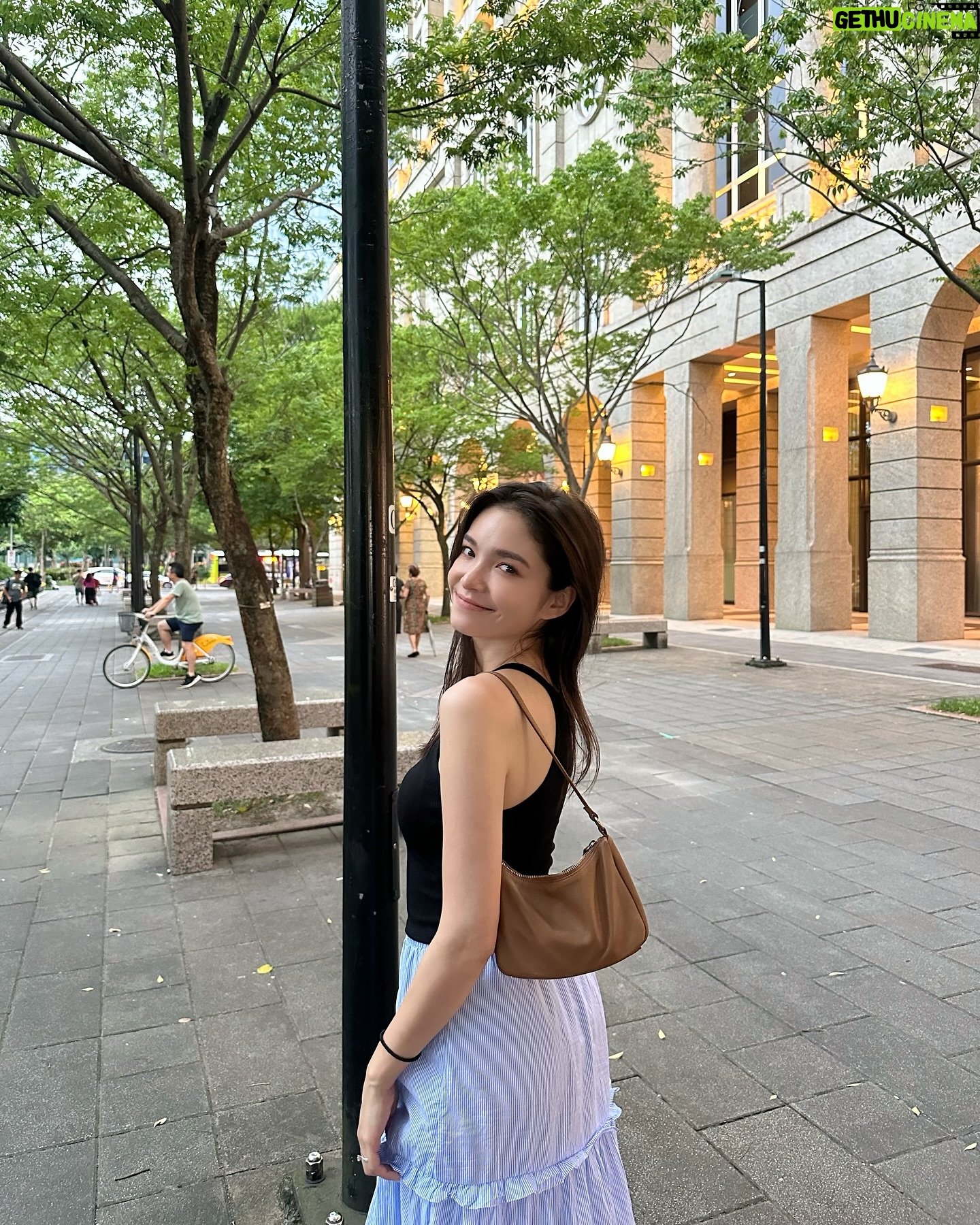 Dara Hanfman - 2.4K Likes - 結婚週年快樂❤️
今晚六點上我們的婚禮記錄跟大家分享🎉
衣服 @misshanfman 倒數收單~