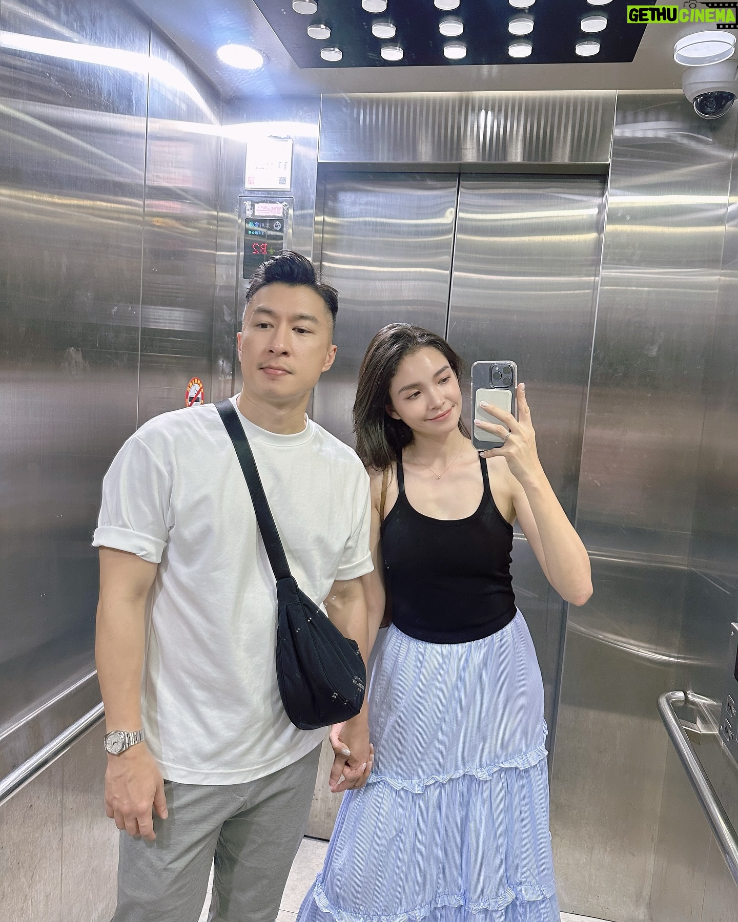 Dara Hanfman - 2.4K Likes - 結婚週年快樂❤️
今晚六點上我們的婚禮記錄跟大家分享🎉
衣服 @misshanfman 倒數收單~