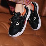 Dara Instagram - Kicking off the weekend with my new T7  🖤 #puma #t7