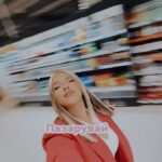 Dara Instagram - С нетърпение чаках момента, в който ще мога да обява началото на вълнуващото ми партньорство с @kauflandbulgaria! Щастлива съм и се радвам, че заедно ще представим първите “продукти с кауза” - ягодовият донът и шоколадовият кронът. От сега нататък, всички продукти от тази кампания ще бъдат лесно разпознаваеми по специфичното обозначение “Дари С DARA и Kaufland”❤️‍🔥
