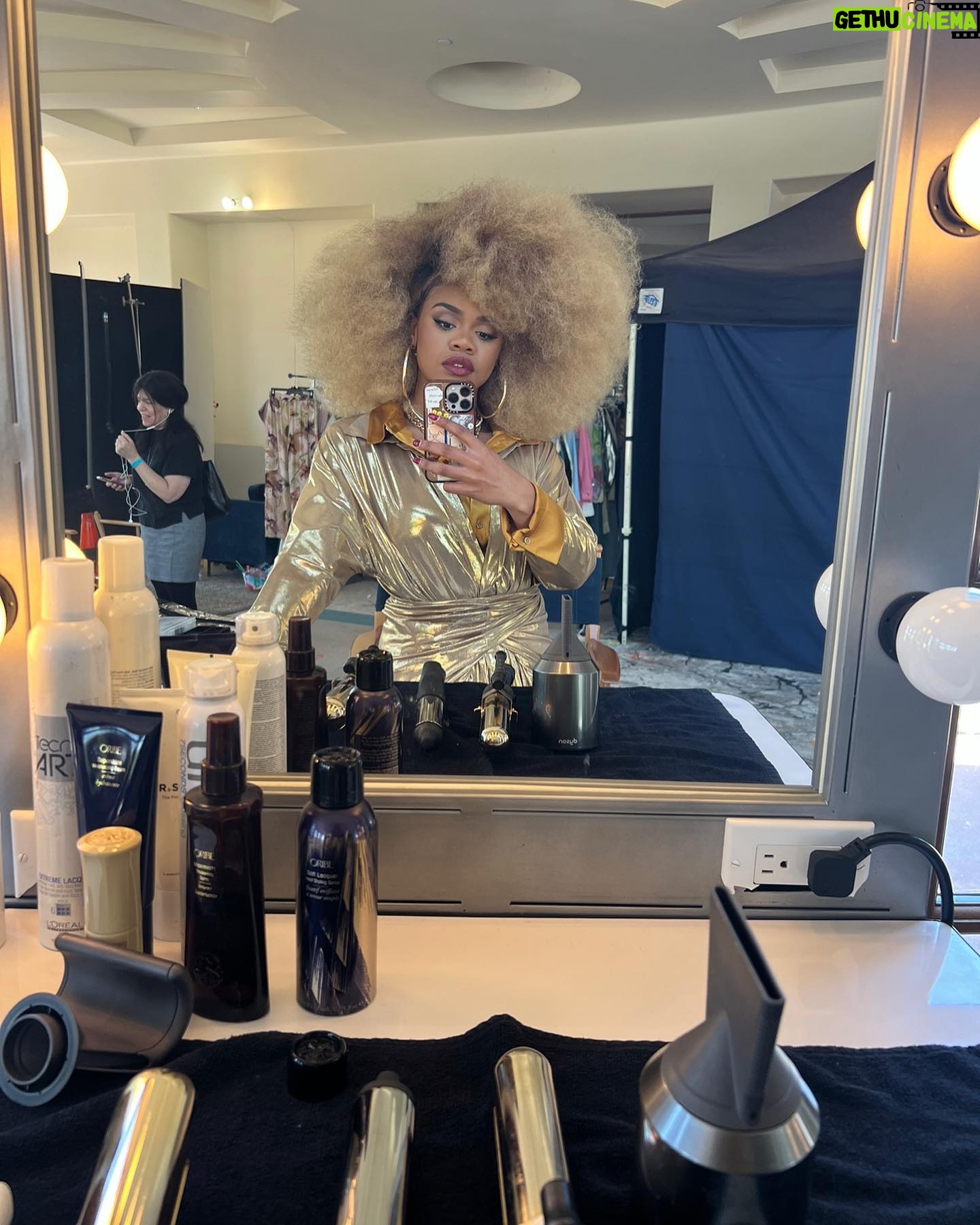 Dara Reneรฉ Instagram - Big Hair is a MUST WEAR!!๐๐
๐ฝ๐โบ๏ธ