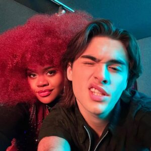 Dara Reneé Instagram - Missing these beautiful brilliant human beings!!💛Can’t wait for y’all to see all the magic that they got for you!!🥹🎉💛
#descendants 🖤✨👑