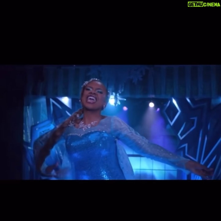 Dara Reneé - 76.6K Likes - Wow…Look how fast the night changes❤️🥹 Kourtney was only written to be in ONE EPISODE and now by the grace of God I have become the FIRST BLACK TELEVISED ELSA!! I never thought I could be the princess, never thought I was pretty enough, small enough, dainty enough but NOW y’all have shown me otherwise❤️🥹 I’m crying writing this because our supporters of HSMTMTS have made me feel so special and so wanted ❤️ I never knew I could be the princess that gets the happy ending but today y’all have given me that❤️ BIG Thank you to the Cast and Crew for being there for me ALWAYS and Thank you to my supporters for saving me🥹❤️ LOVE YOU ALL!!!!!!!
#hsmtmts