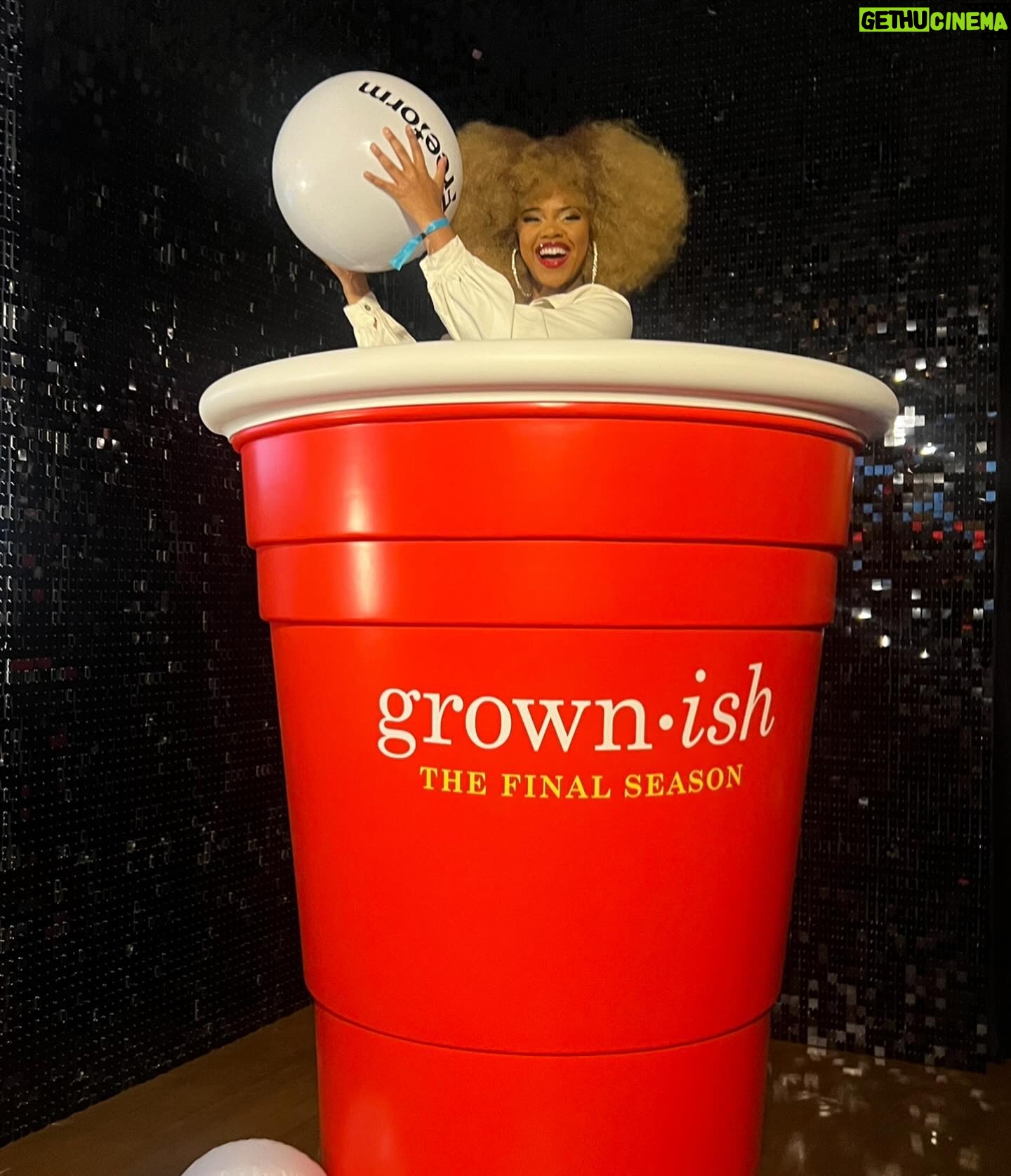 Dara ReneΓ© Instagram - Thank you so much @grownish for allowing me to come to your beautiful premiere!!!π»ππ₯Ή Designed by: @auntfunkyscloset Hair and makeup by : Me!!πππ