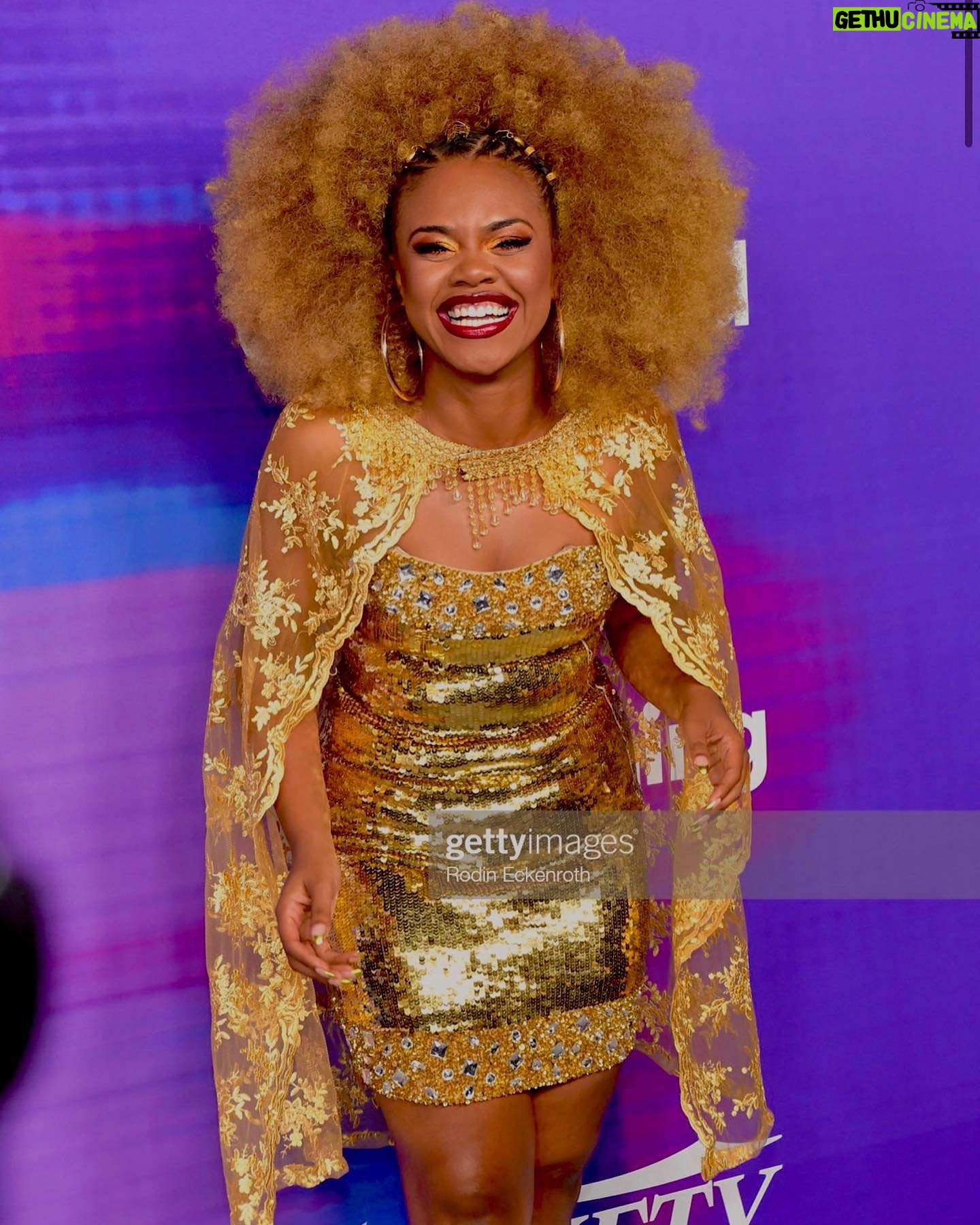 Dara Reneé Instagram - Variety Power of Young Hollywood ❤️ Thank you so much for having ya girl!!! 😜Was beyond starstruck by more than half the people there 😭🔥 Ahhhh!! So grateful!! Thank y’all!!! Dressed designed by : @auntfunkyscloset Hair by: @ro_styles_hair Makeup by: Me 😙💛