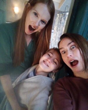 Darby Stanchfield Instagram - 🚨S2 @lockeandkeynetflix NOW STREAMING 🚨 I. Love. These. People. 
I cannot begin to describe what a blast it was working with this incredible cast and crew!  They are fun-loving, talented, hard working people that threw their hearts into this work. We had a blast making #lockeandkeyseason2 and we hope you enjoy it! 💥💥🗝💥