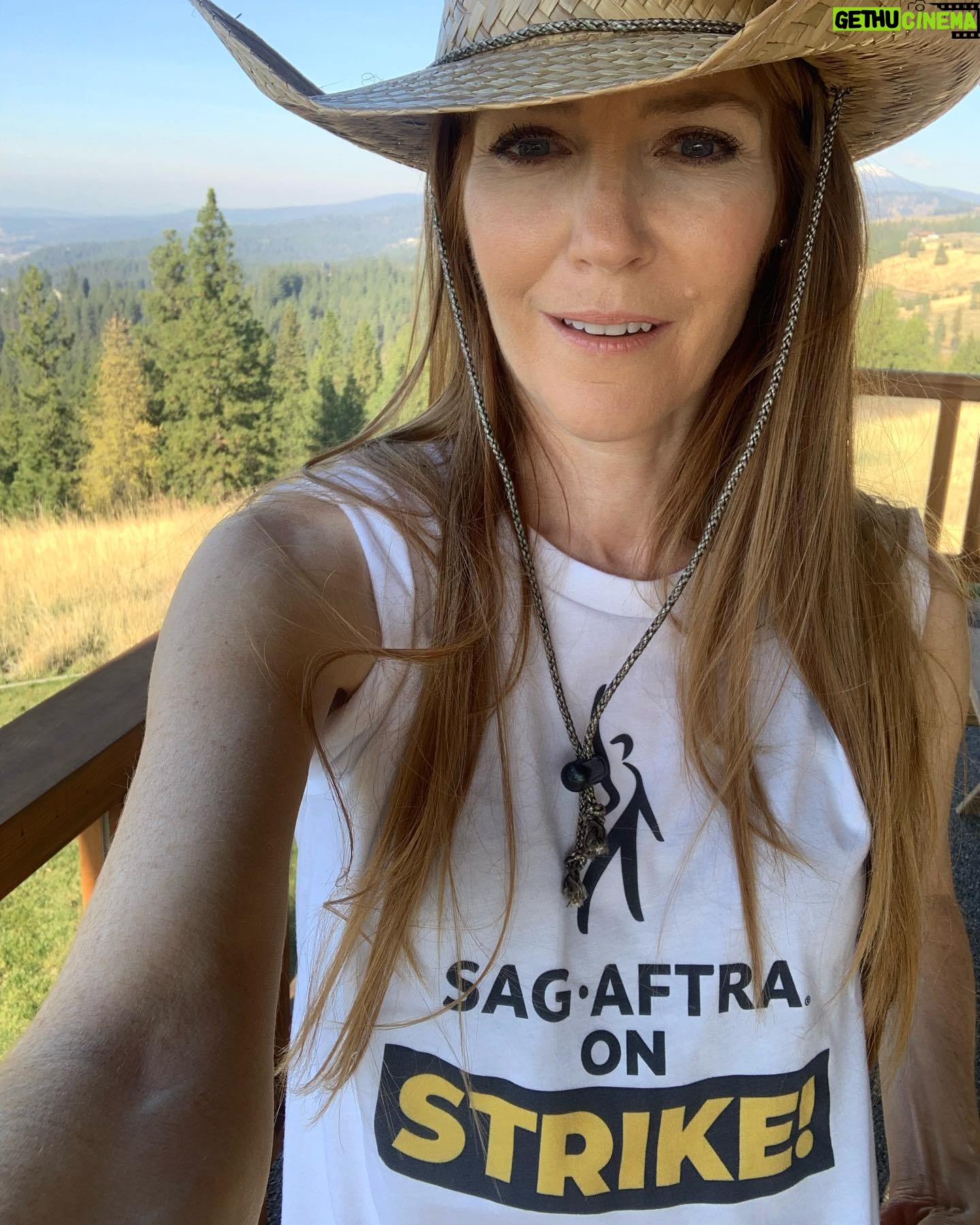 Darby Stanchfield Instagram - Day 109. So proud to be an actor! Miles from a picket line yet I stand strong with my fellow actors, co-stars, colleagues and our negotiating team fighting for a fair deal. One day longer, one day stronger. #sagaftrastrong , #SagAftraStrike #power2performers #sagaftrastrongchallenge ππͺπΌπ