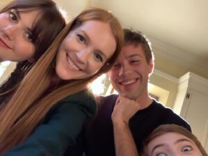 Darby Stanchfield Instagram - Quick refresh—> @lockeandkeynetflix : The Lockes, a sort of normal family who have mostly gotten over their dad’s mysterious murder, with a mom relapsed to drinking gin but is now back on the wagon and still can’t remember magic and the kids think they have defeated Dodge, continue to act sort of normal at family meals but are really using and discovering new cool keys. WHAT COULD GO WRONG. 
FIND OUT IN FOUR DAYS when all hell breaks loose. 😆✨🗝✨
#lockeandkeyseason2