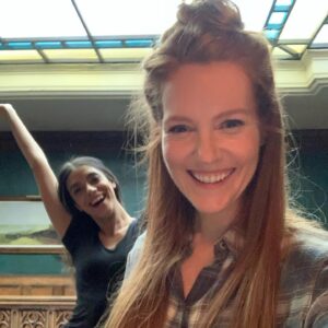 Darby Stanchfield Instagram - S✌🏼 @lockeandkeynetflix 💥THANK YOU EVERYONE for your lovely messages about our show! I read them all and am so grateful to hear from you. ❤️ 

1: Sherrriiiiiii 🥰 
2: Nina’s revolutionary war reenactor🔥
3: First day back 😆
4: what demonnnn…? 😳
5: confessional at Keyhouse 🙏🏼
6: Scot with one T 💕
7: Winterfest ❄️❄️
8: CN Tower experts 😎😎
9: shenanigans ☝🏼
10: our Locke family ❣️

sure do love the cast, crew, & company of #lockeandkey 🎉✨yep sure do 😍