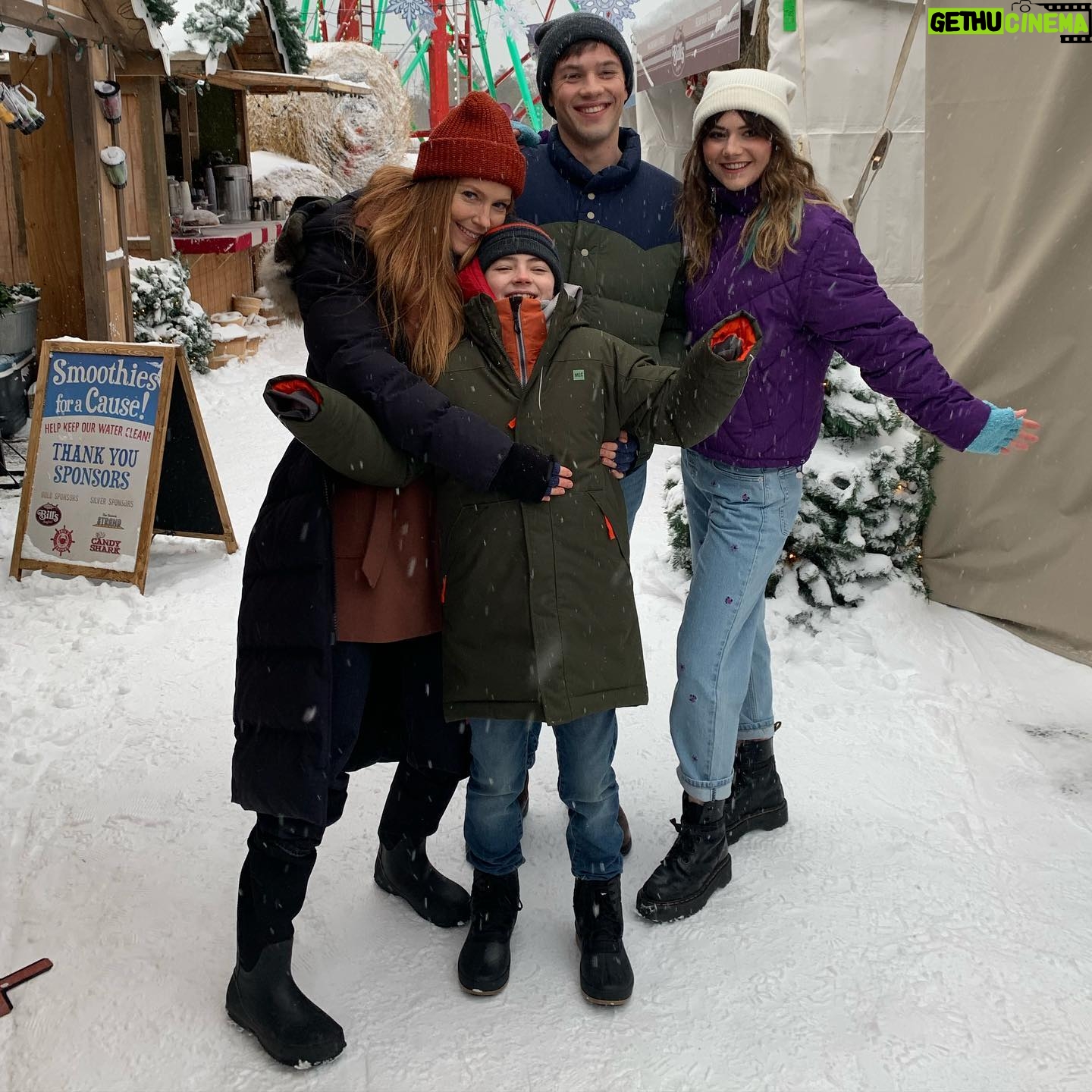 Darby Stanchfield - 15.2K Likes - S✌🏼 @lockeandkeynetflix 💥THANK YOU EVERYONE for your lovely messages about our show! I read them all and am so grateful to hear from you. ❤️
1: Sherrriiiiiii 🥰
2: Nina’s revolutionary war reenactor🔥
3: First day back 😆
4: what demonnnn…? 😳
5: confessional at Keyhouse 🙏🏼
6: Scot with one T 💕
7: Winterfest ❄️❄️
8: CN Tower experts 😎😎
9: shenanigans ☝🏼
10: our Locke family ❣️
sure do love the cast, crew, & company of #lockeandkey 🎉✨yep sure do 😍