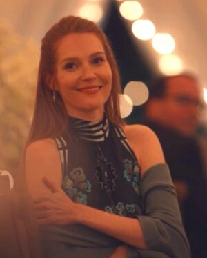 Darby Stanchfield Instagram - Which is your favorite Nina? 
1- date w/ teacher Nina
2- drunk camping Nina 
3-almost get your kid killed snowglobe Nina
4- hungover Nina 
5- magic action Nina
6-plant key wedding hostess boss Nina
7- introspective Nina 
8- kick Gideon’s ass Nina
9- drunk ruin Christmas Nina 
10- happily ever after Nina 

2 & 7 📸: @billheckyes
