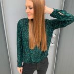 Darby Stanchfield Instagram - yes we snapped pics in the rain 🐉🌧@lockeandkeynetflix with @entertainmenttonight ⚡️⚡️⚡️