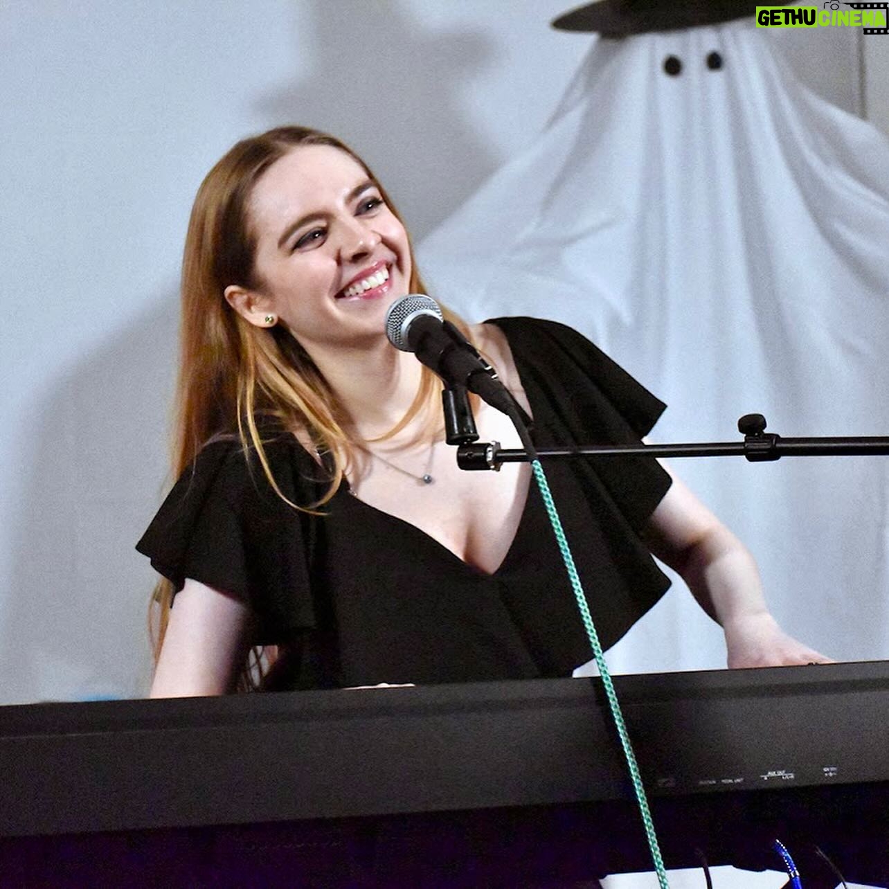 Darcy Rose Byrnes - 3 Likes - Totally normal not at all weird humanoid person
( Not that kind of Princess )
📸 @nickandrewcomedy
Video and commentary: @breezilyambrit
Comedy 🎭 music 🎶 #twerk #comedy