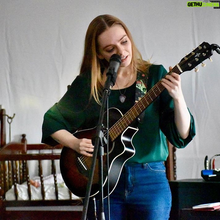 Darcy Rose Byrnes - 3 Likes - Shout out to my #poisonivy guitar strap 🍃 #suicidesquadkillthejusticeleague SEASON ONE 🃏🃏🃏🃏🃏🃏🃏🃏🃏🃏🃏🃏🃏🃏🃏🃏🃏🃏🃏🃏🃏🃏🃏
📸 @nickandrewcomedy
#thejoker #videogames #music #guitar #livemusic #singersongwriter #voiceover