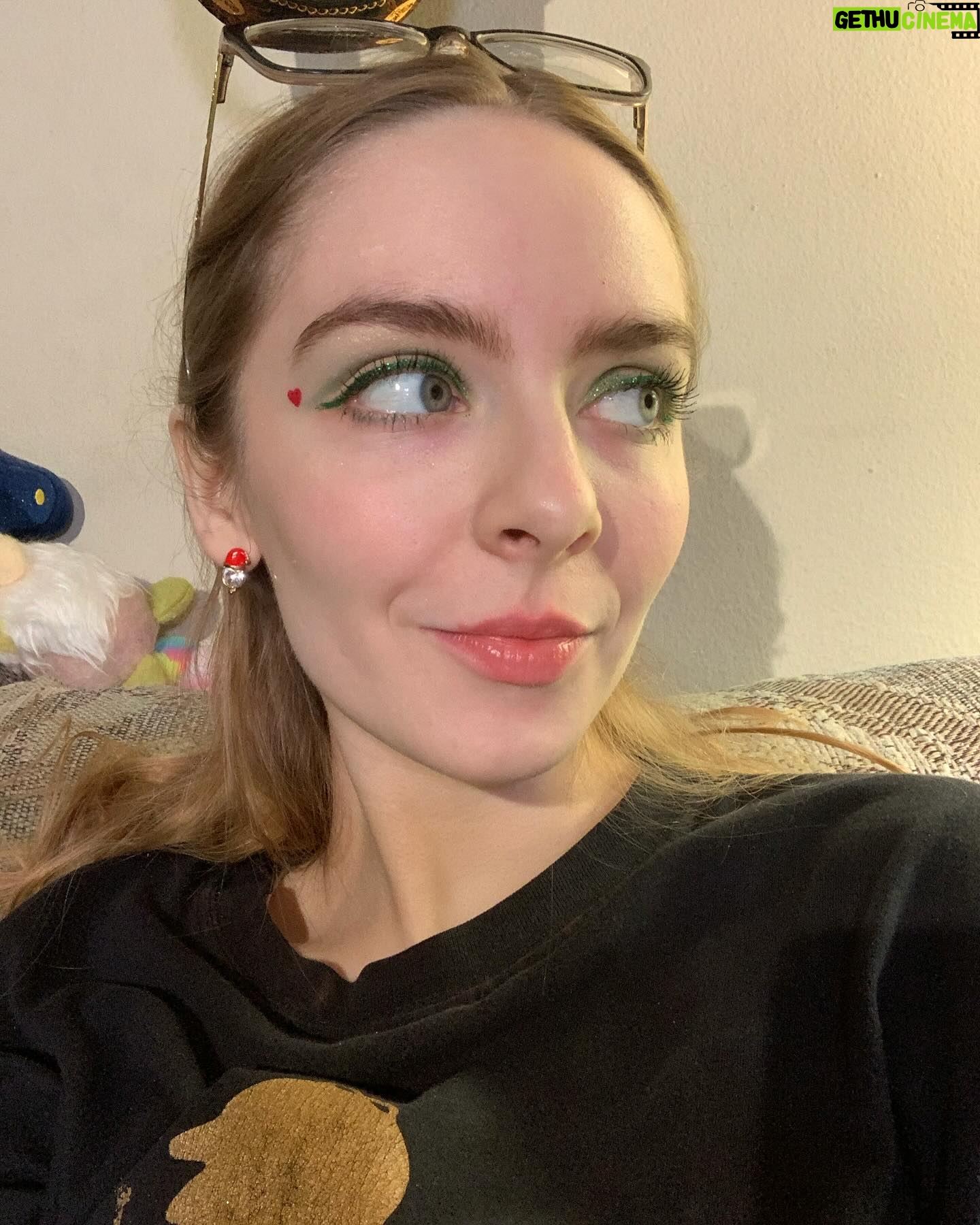 Darcy Rose Byrnes Instagram - Photos I sent my friends but never posted 2023 edition #happynewyear
