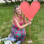 Daria Petrozhytska Instagram - Чекаєте нові серії? Після перегляду напишіть мені як вам сьома і восьма⬇️ Дивіться на @tet_tv 💞 #встигнутидо30