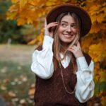 Daria Petrozhytska Instagram - Даша: я люблю, щоб я нічого не робила, а фотографії були красивими) Ліза: супер, нічого не роби, просто будь собою Даша: Done ✅ Неймовірно живі кадри з неймовірно ЖИВОЮ @petrozhitskaya 🥰 Наша фототерапія вдалася на всі 100%))