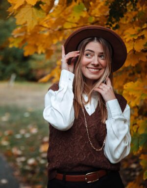 Daria Petrozhytska Instagram - Даша: я люблю, щоб я нічого не робила, а фотографії були красивими)
Ліза: супер, нічого не роби, просто будь собою
Даша: Done ✅ 

Неймовірно живі кадри з неймовірно ЖИВОЮ @petrozhitskaya 🥰

Наша фототерапія вдалася на всі 100%))