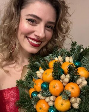 Daria Petrozhytska Instagram - Неймовірний шестиденний марафон «Сецеїдки» завершено❤️
Їдемо додому (хоч і не на довго🤣)
Дякую всім глядачам за ваші емоції, овації, слова і обійми🙌🏻
Дякую команді мрії @teart_agency то любов! ❤️
І найбільша подяка нашим Захисникам і Захисницям за можливість виходити на сцену і дарувати настрій💛💙