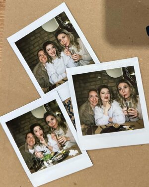 Daria Petrozhytska Instagram - Неймовірний шестиденний марафон «Сецеїдки» завершено❤️
Їдемо додому (хоч і не на довго🤣)
Дякую всім глядачам за ваші емоції, овації, слова і обійми🙌🏻
Дякую команді мрії @teart_agency то любов! ❤️
І найбільша подяка нашим Захисникам і Захисницям за можливість виходити на сцену і дарувати настрій💛💙