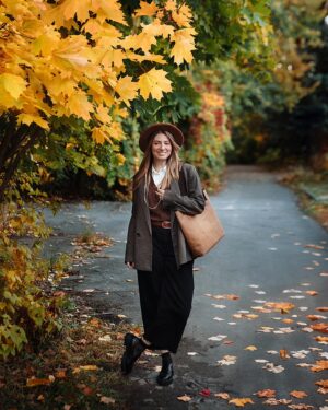 Daria Petrozhytska Instagram - Даша: я люблю, щоб я нічого не робила, а фотографії були красивими)
Ліза: супер, нічого не роби, просто будь собою
Даша: Done ✅ 

Неймовірно живі кадри з неймовірно ЖИВОЮ @petrozhitskaya 🥰

Наша фототерапія вдалася на всі 100%))