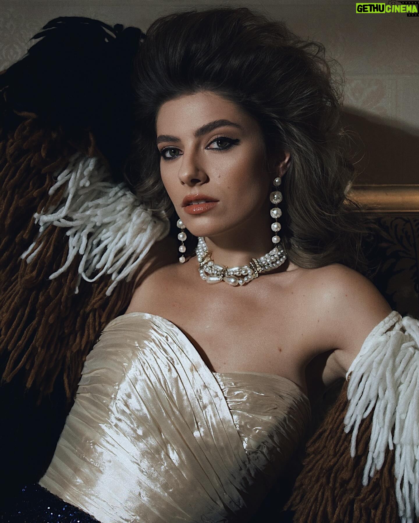 Daria Petrozhytska Instagram - DIGITAL COVER: 10 запитань до Дар’ї Петрожицької Героіня весняної e-обкладинки - Дар’я Петрожицька розповідає про акторське мистецтво, виклики та перспективи української кіноіндустрії: від пошуку глибин ролі до мрій про майбутнє. Детальніше за посиланням в профілі PHOTO @agapovandarno MODEL @petrozhitskaya STYLIST @dika_anka HAIR & MAKEUP @starovoitova.makeup PARTNERS @premier_palace_hotel @domino_ua @anastasia_shukhnina @artichoke.official @arnomaison @makova.official