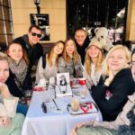 Daria Petrozhytska Instagram - От і завершився наш чудовий західний тур з виставою «Сильні Слабкі Жінки»💚 дякуємо Львів, Чернівці, Івано-Франківськ і Тернопіль !! Неймовірні глядачі 🥰 Дякуємо за ваші емоції і овації 💋 Та найбільша вдячність нашим захисникам і захисницям за можливість бути на сцені 💙💛