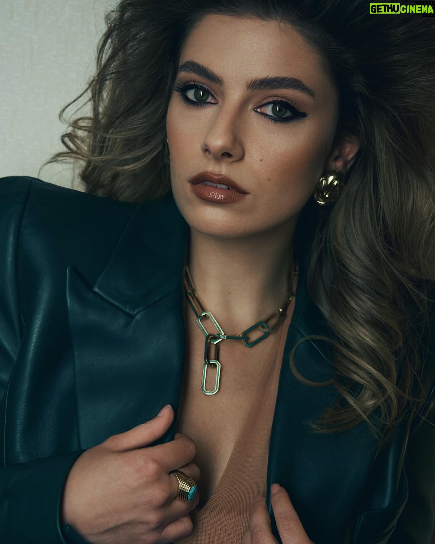 Daria Petrozhytska Instagram - DIGITAL COVER: 10 запитань до Дар’ї Петрожицької Героіня весняної e-обкладинки - Дар’я Петрожицька розповідає про акторське мистецтво, виклики та перспективи української кіноіндустрії: від пошуку глибин ролі до мрій про майбутнє. Детальніше за посиланням в профілі PHOTO @agapovandarno MODEL @petrozhitskaya STYLIST @dika_anka HAIR & MAKEUP @starovoitova.makeup PARTNERS @premier_palace_hotel @domino_ua @anastasia_shukhnina @artichoke.official @arnomaison @makova.official