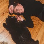 Daria Petrozhytska Instagram - 🖤 Є така «кицькотерапія» (не впевнена, що вона називається саме так🤣 ) це коли ти в стресі, а вона просто приходить, лягає і мурчить… а ти її гладиш і тобі добре Я до чого От саме зараз мені б хотілося щоб моя Мішон з Гамбурга прийшла до мене і мені стало добре 🥹