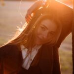 Daria Petrozhytska Instagram - Даша: я люблю, щоб я нічого не робила, а фотографії були красивими) Ліза: супер, нічого не роби, просто будь собою Даша: Done ✅ Неймовірно живі кадри з неймовірно ЖИВОЮ @petrozhitskaya 🥰 Наша фототерапія вдалася на всі 100%))