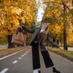 Daria Petrozhytska Instagram - Даша: я люблю, щоб я нічого не робила, а фотографії були красивими) Ліза: супер, нічого не роби, просто будь собою Даша: Done ✅ Неймовірно живі кадри з неймовірно ЖИВОЮ @petrozhitskaya 🥰 Наша фототерапія вдалася на всі 100%))