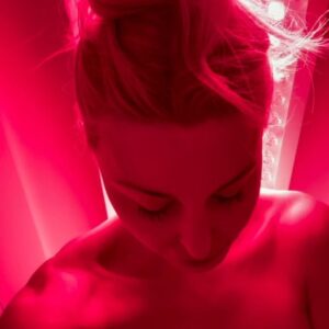 Darnell Cox Instagram - 🤔I often get the question, 
“If you could buy only ONE at-home Skincare Device what would it be???”

🚨Without a hesitation, that TYPE of device would be a Red Light Therapy device. 

🚨Red light therapy has clinically proven results in speeding wound healing, increasing circulation, reducing fine lines and wrinkles, evening out skin tone and texture, and improving the overall health of the skin! 

➡️DM me “Red Light” for my top picks for red light therapy devices. 

➡️DM “protocol” for my printable skincare gadget protocol that shows you how I fit in my favorite treatment modalities in less than 30 minutes per day.

🤩If you can spend 30 minutes per day exercising, you can spend 30 minutes per day improving the health of our largest organ - our SKIN! 

#redlighttherapy #healthyskin #50plusskincare #redlightbenefits #skincaretips