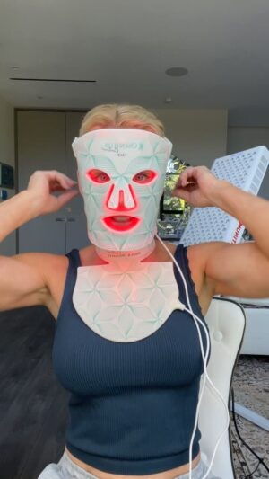 Darnell Cox Instagram - 🚨Red Light Therapy mask GIVEAWAY🎉🎉🎉

Tag 3️⃣ to win the Omnilux Face Contour Red Light Therapy Mask!

🏆Winner announced on next Sunday’s Instagram Live! 

🗣️The more you comment, the more chances to win! 

#redlighttherapy #skincaregiveaway #lookyoungerlonger #50plusskincare