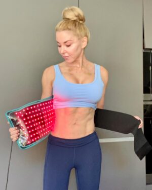 Darnell Cox Instagram - 🤔I often get the question, 
“If you could buy only ONE at-home Skincare Device what would it be???”

🚨Without a hesitation, that TYPE of device would be a Red Light Therapy device. 

🚨Red light therapy has clinically proven results in speeding wound healing, increasing circulation, reducing fine lines and wrinkles, evening out skin tone and texture, and improving the overall health of the skin! 

➡️DM me “Red Light” for my top picks for red light therapy devices. 

➡️DM “protocol” for my printable skincare gadget protocol that shows you how I fit in my favorite treatment modalities in less than 30 minutes per day.

🤩If you can spend 30 minutes per day exercising, you can spend 30 minutes per day improving the health of our largest organ - our SKIN! 

#redlighttherapy #healthyskin #50plusskincare #redlightbenefits #skincaretips