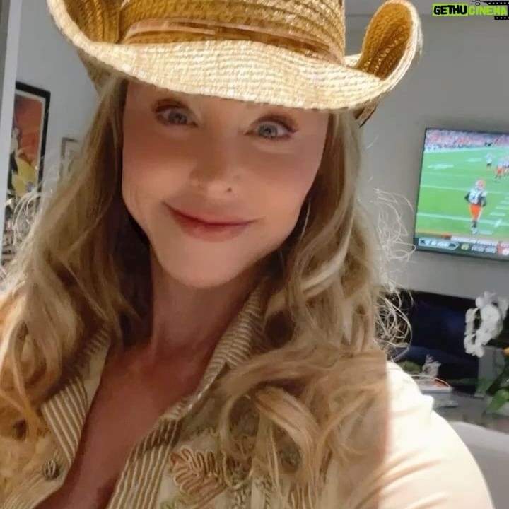 Darnell Cox - 477 Likes - 🎃Halloween dump past & present
🧡In case you couldn’t tell, I love Halloween! It gives me a chance to wear something I would’ve never worn in regular life.
🥸And since my work clothes include sweatpants 🤸♀️🏋️♀️or workout clothes, I jump at the opportunity to wear something completely different!
👻Which one is your favorite❓
🎃Any suggestions for 2024❓
Please put in the comment section below. 🙏🏻
Happy Halloween everyone!
Now let’s get that extra Halloween candy out of the house ASAP! 😂
📲Call your local shelter and donate today🤗
#halloweencostume #50plus #healthyaging #dressuptober