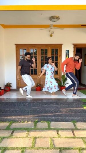 Darshana Das Instagram - Our Tum Tum 🫢❤️

With nanbans @jithuz_rampart @darshu_darshana_das 

#actor #model #engineer #mounaragam #asianet