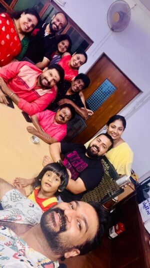 Darshana Das Instagram - Happiee anniversary dearsss♥️♥️♥️ 

.
.
.
.
.
.
.
.
.
.
.
.
.
#anniversarycelebration #celebrity #celebritycouple #instagram #instagood #goodvibes#friends#njanumentalumonzeekeralam #stebinjacob #vijaysruthyonnjanumentalum #yamunadevanonnjanumentalum #haripathanapuram #pashanamshaji #jobytvm #darshanadas #stebinvineesha #stebinvineeshaonnjanumentalum #stebinvineesha_world #anniversarycake #friendship